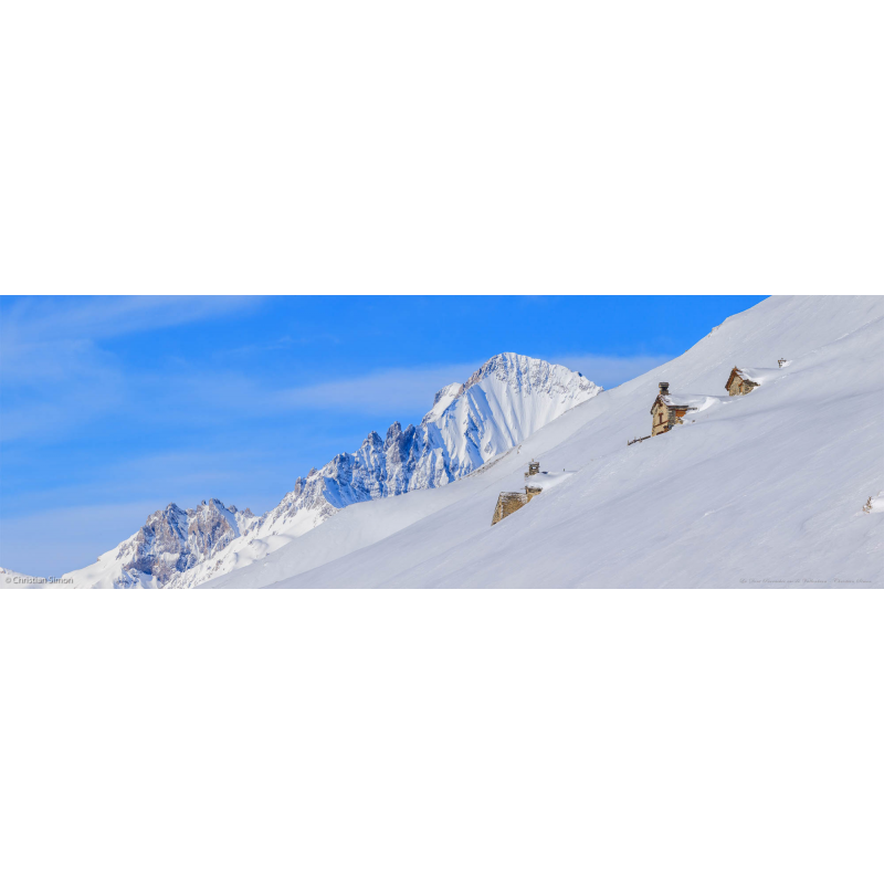 Chalets de Vallonbrun devant la Dent Parrachée